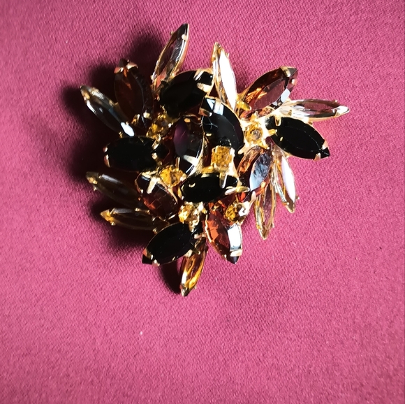 Black,Amber,and Tigers eye inspired beautifully cut crystal Brooch - Picture 2 of 5